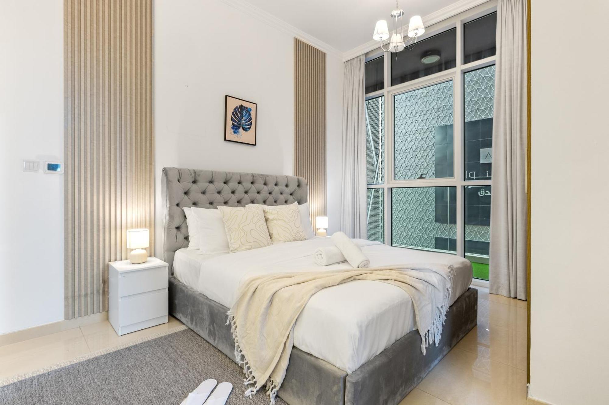 Luxury 1 Bedroom - Walk To Mall & Burj Khalifa